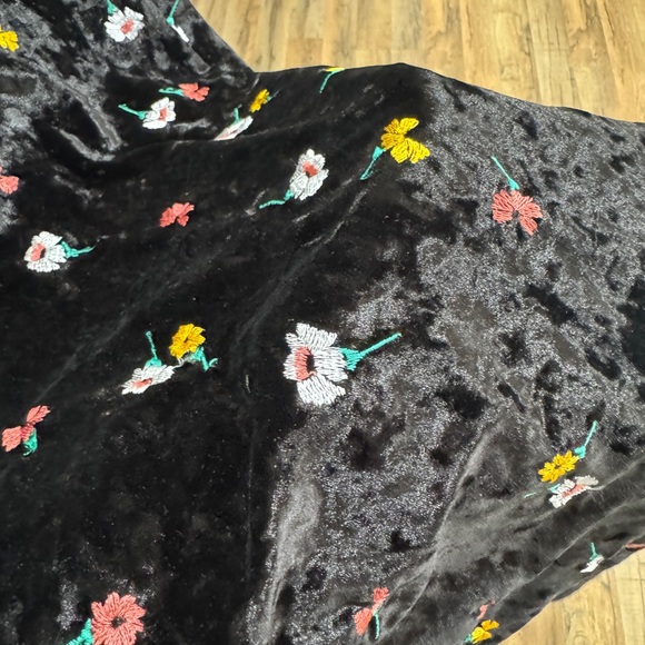 NWOT ASOS DESIGN Curve embroidered velvet midi slip dress with lace trim - Picture 8 of 8